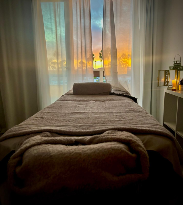 Sensory Hot Massage*   *60 minutes – €100*  