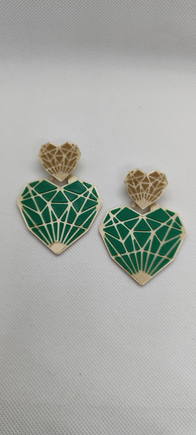 Pendientes de Corazón en 3D | Ligereza y Sofisticación | Con Acabado Verde Esmeralda