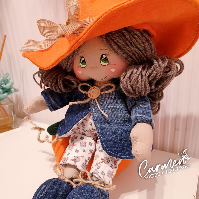 Bambola streghetta con zucca