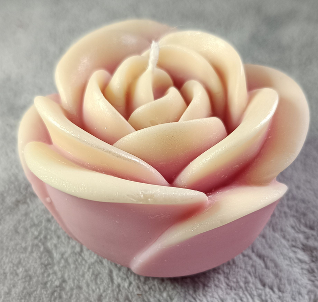 Bougie Moulée Parfumée - Rose d'Hiver