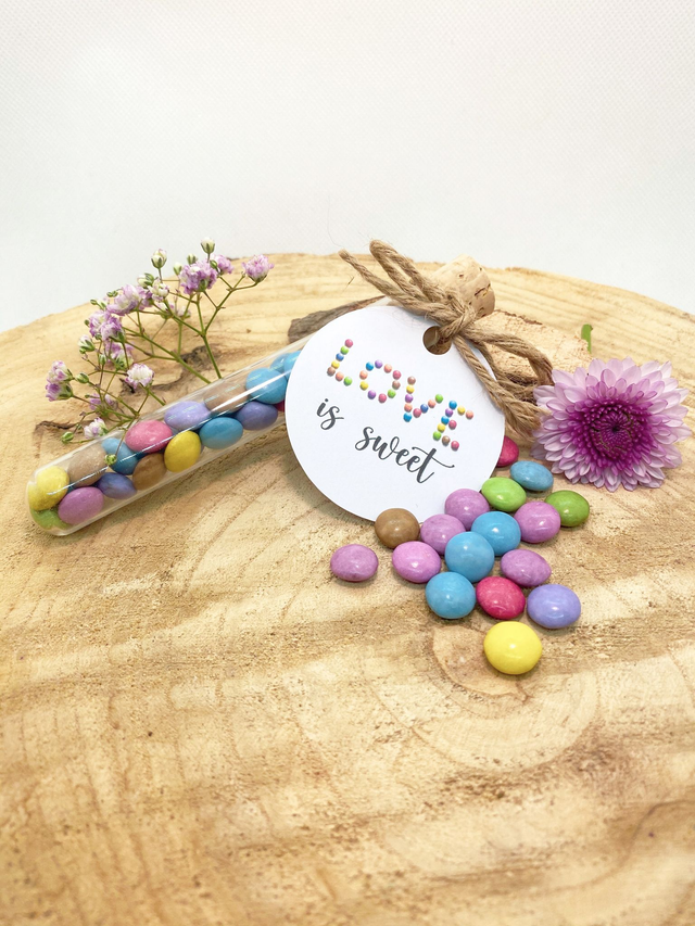 Gastgeschenk „Love is Sweet“ mit Schokolinsen