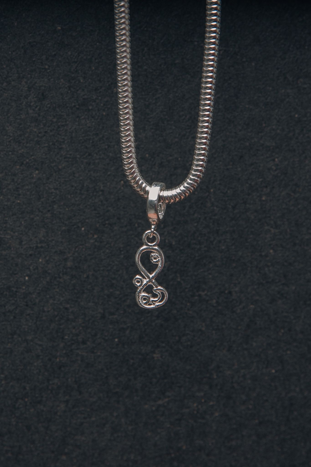 Berloque prata infinito 