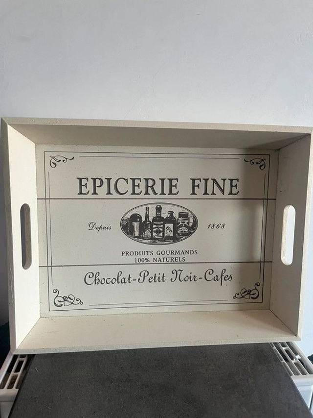 Plateau en bois épicerie fine
