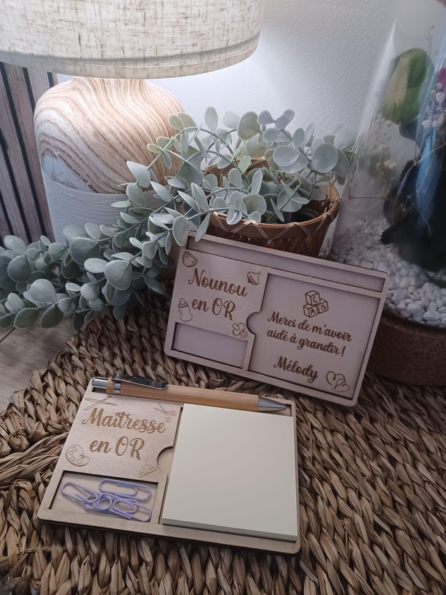 Support post-it avec stylo et trombones