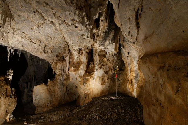 Entrance Chamber, Torca del Coterón, Sistema de Vega Sur by Sam Davis Photographer (1)