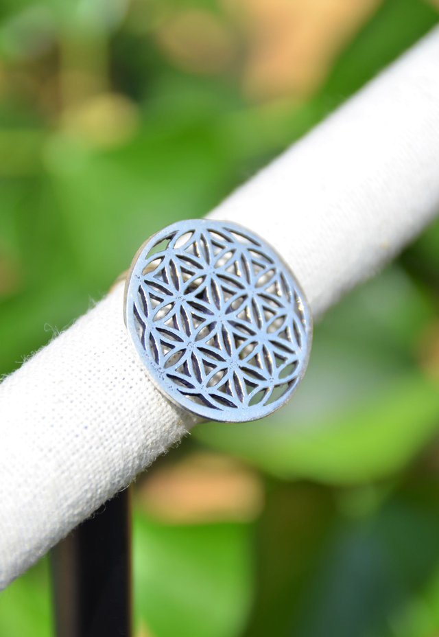 Bague fleur de vie couleur argent 