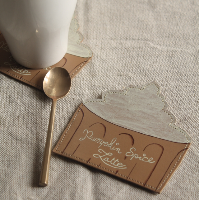 Dessous de verre "Pumpkin Spice Latte" cuir de veau cappuccino