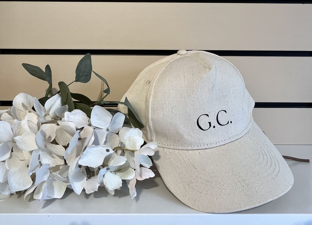 Cappellino con iniziali