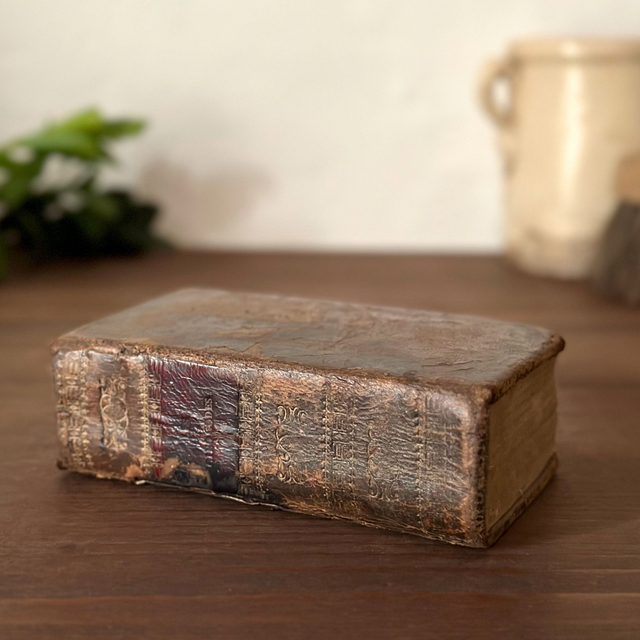 le livre Les cinq codes, années 1800