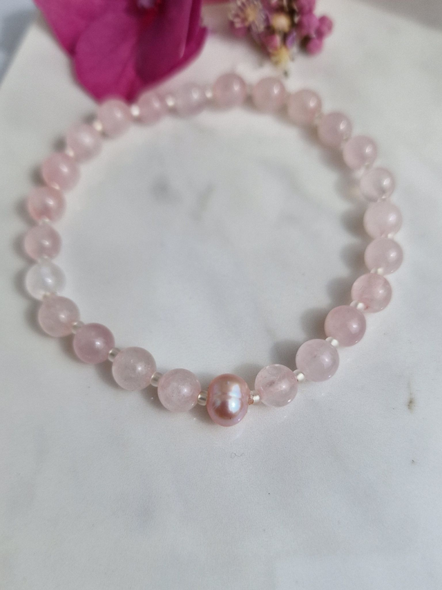 Natural Rose Quartz 6mm Bead Stretchie Bracelet with feature Natural freshwater pearl - Medium sized wrist