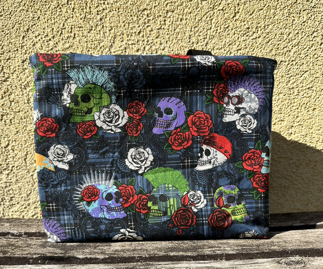 Petit sac tête de mort fond bleu 