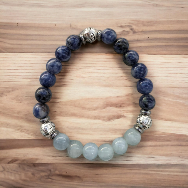 Communication / Bracelet en pierres aigue marine et Sodalite / 8 mm. 