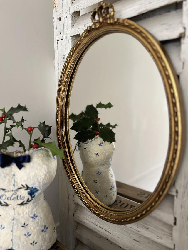 FANTINE - Miroir ovale à fronton en bois doré