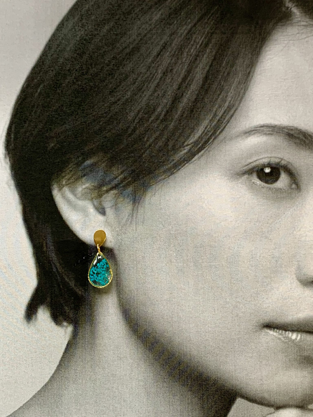 Turquoises : boucles d'oreilles clous (dorées)