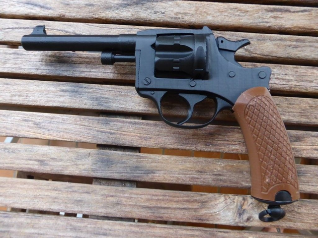 Révolver d’Ordonnance Modèle 1892 Français (14–18 / 39–45) – Reproduction factice
