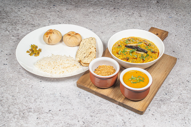 Thali : Dal-Bat-Churma || दाल बाटी चूरमा		