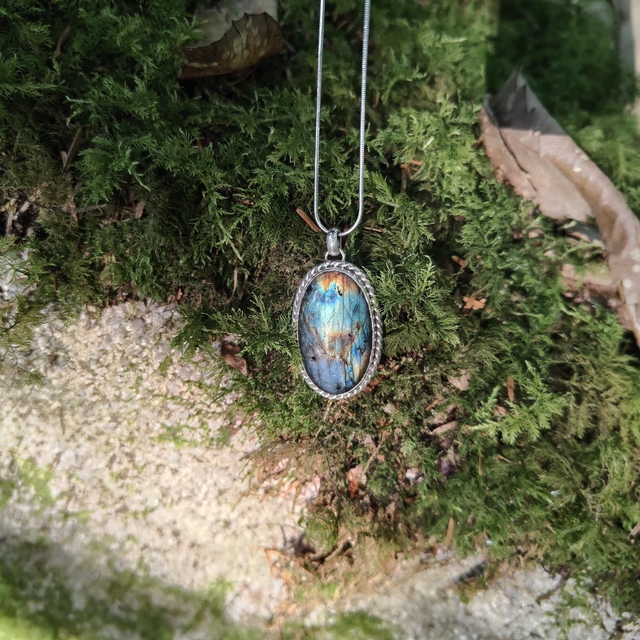 Pendentif Sertis Clos Argent et Spectrolite