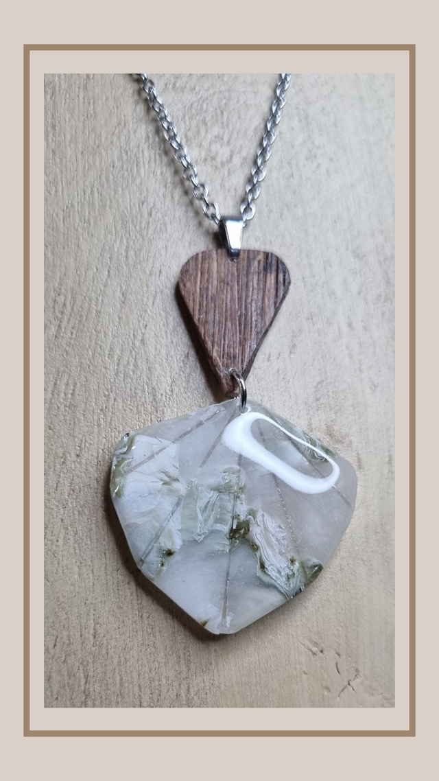 Collier Fausse pierre naturelle coquillage 