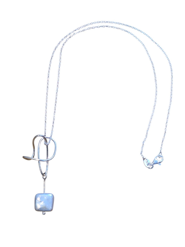 Zilverschets hanger met parel. 