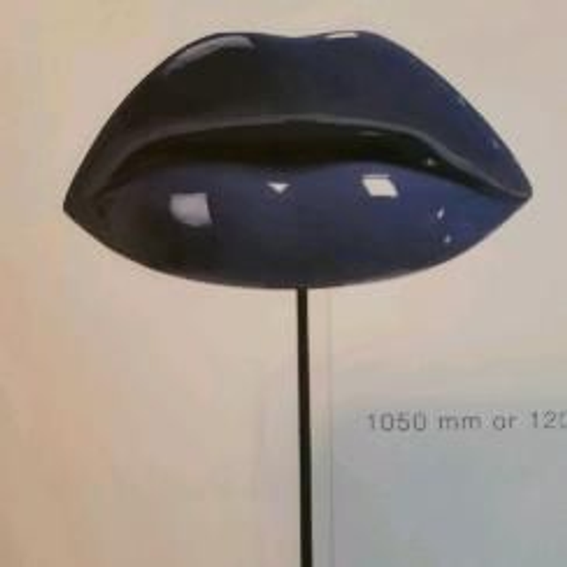 WOMAN' S SWEET SMILE