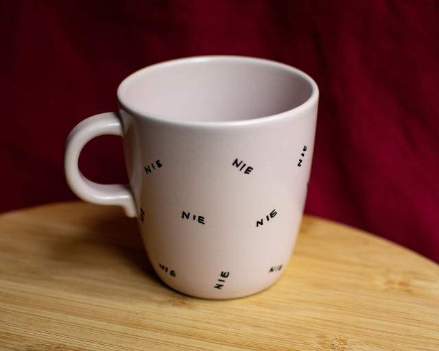 Duży różowy kubek "nie"