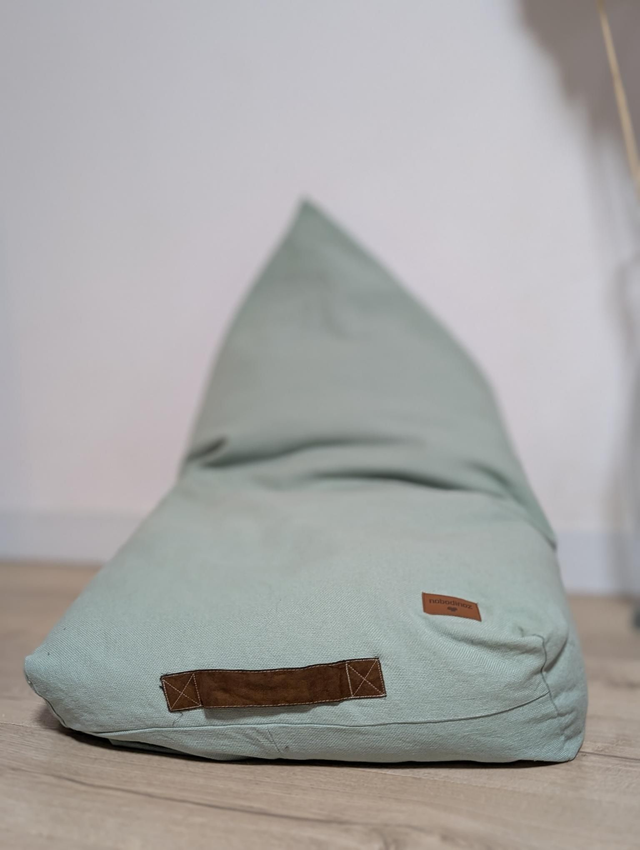 Pouf long vert taille enfant Nobodinoz - Prix neuf : 129.95 euros