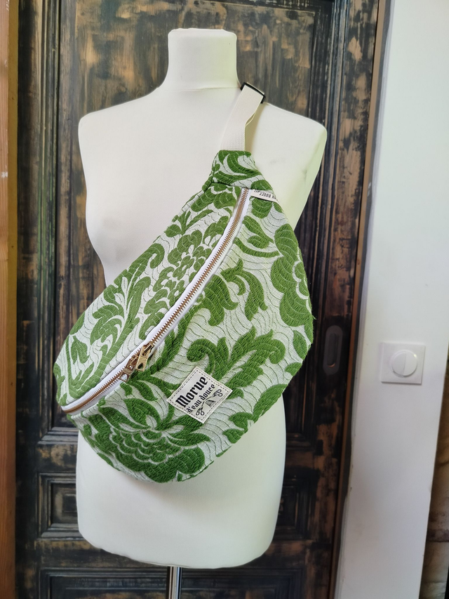 Sac banane XXL upcycling  tissu vintage  vert 