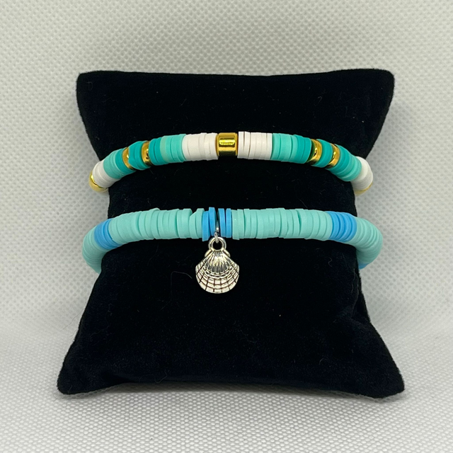  Bracelet en perles d&#039;argile colorées - Breloques coquillage