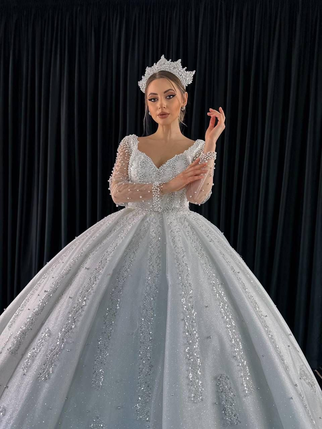 Robe de Mariée Princesse avec Perles Col Coeur Manches longues transparentes Brillante / Réf : RMP06