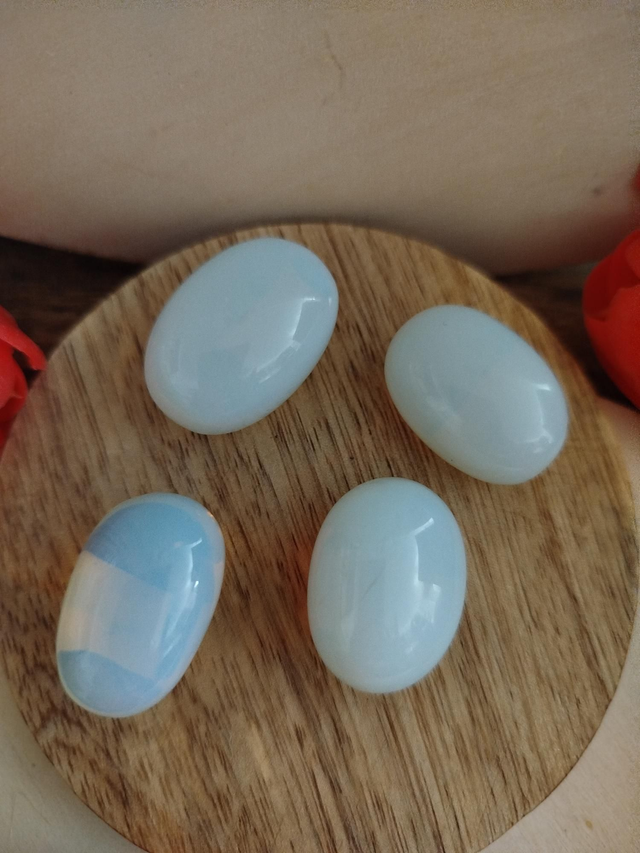 Opalite , pierre roulé