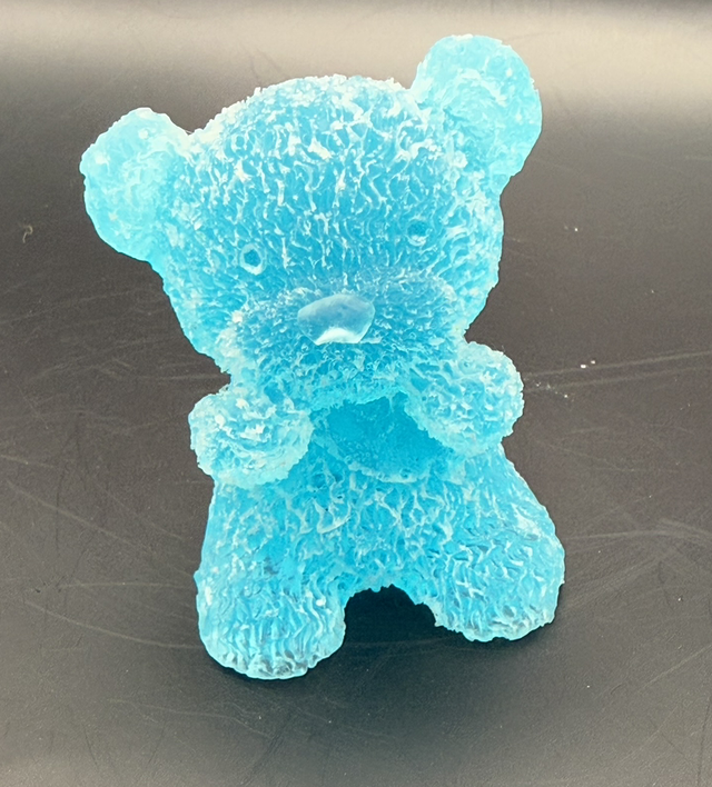 Petit ours en résine 