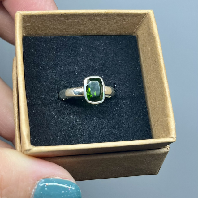 Bague en argent et Chrome Diopside facetté - Taille 56