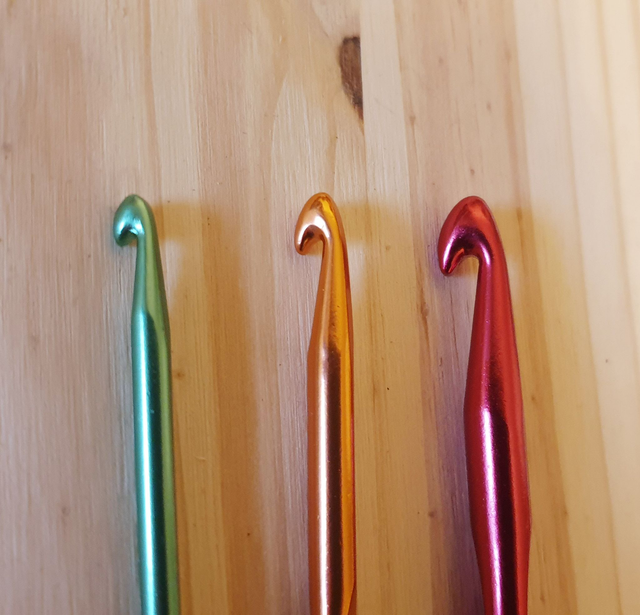 Crochets métalliques