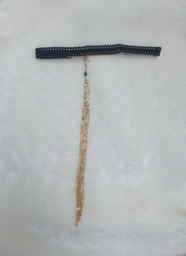 Bracelet de bras dentelle noire, perles et pierres de couleurs
