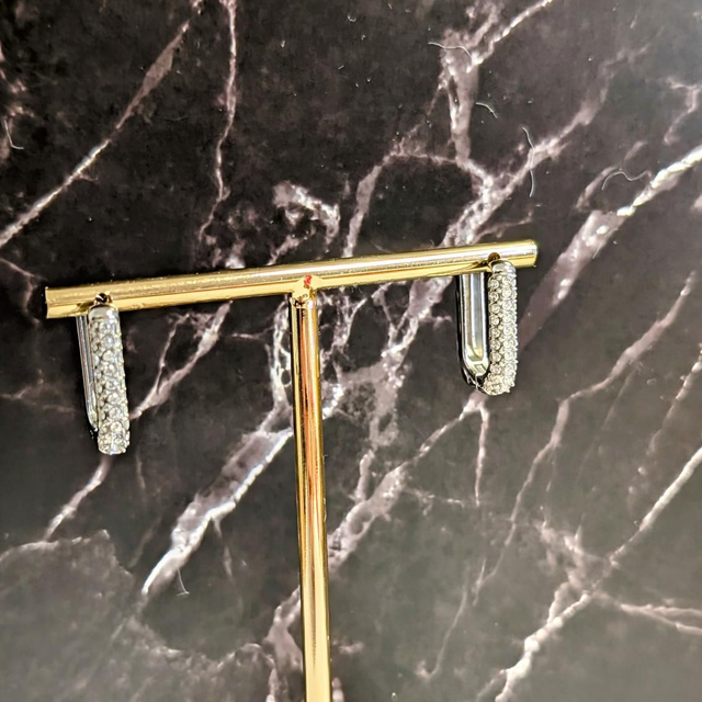 Boucle d&#039;oreille strass argenté 