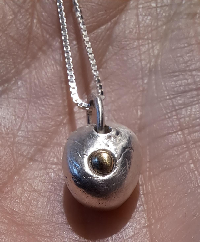 Bling dot pendant 