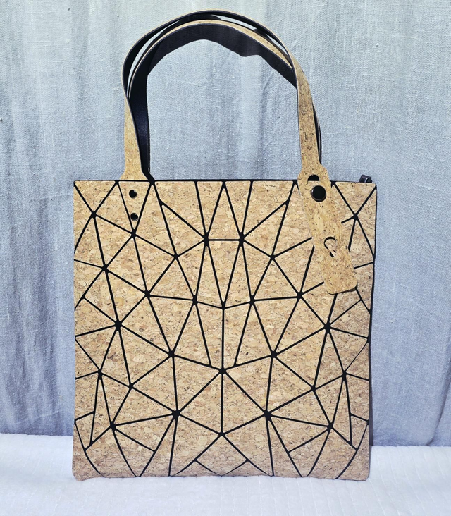 Tote bag en liège thermocollé sur toile noir (format A4) 2 positions de bretelle