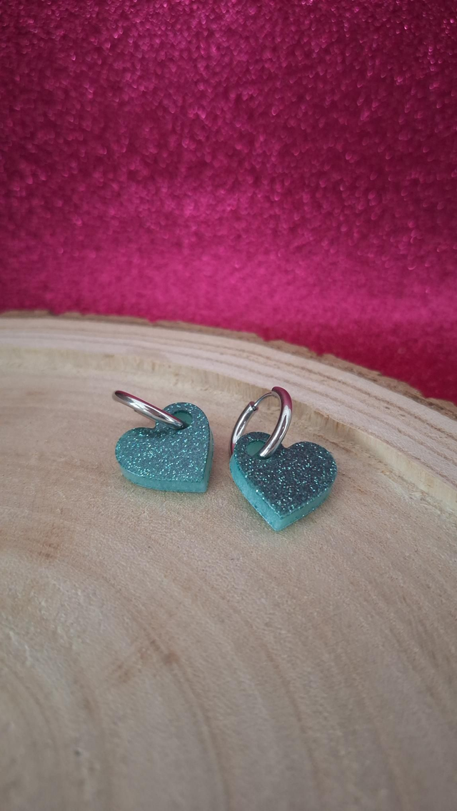 Boucles d&#039;oreilles créoles argentées cœurs paillettes turquoises 