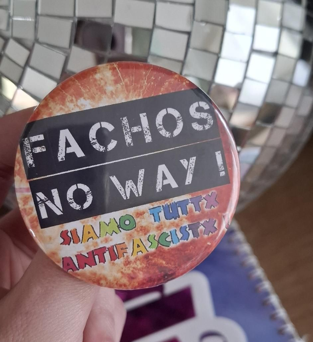 Badge Fachos No Way