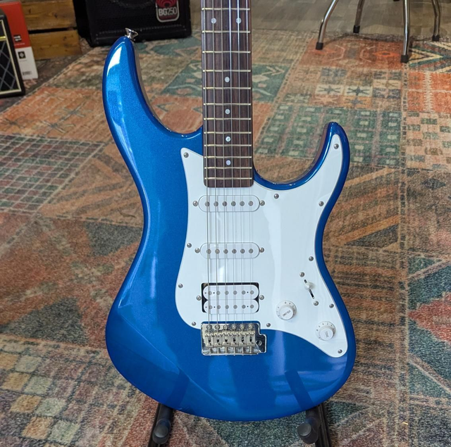 Yamaha Pacifica PAC012