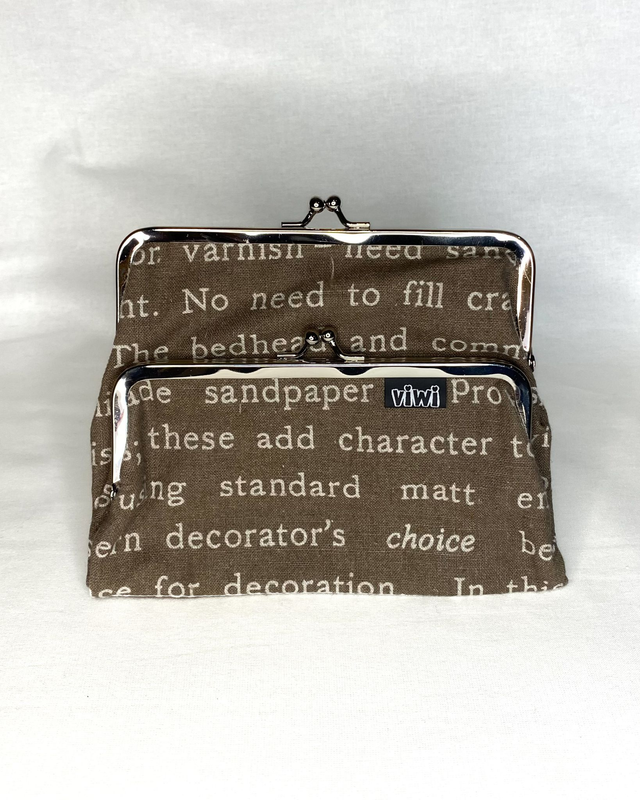 Iso tuplakukkaro, Ruskea Typewriter