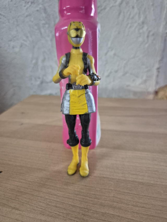 Power-ranger jaune 12 cm