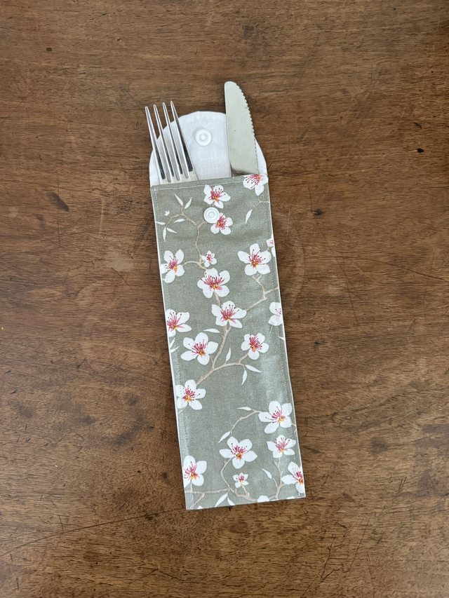 Étui à brosse à dents / ou à couverts