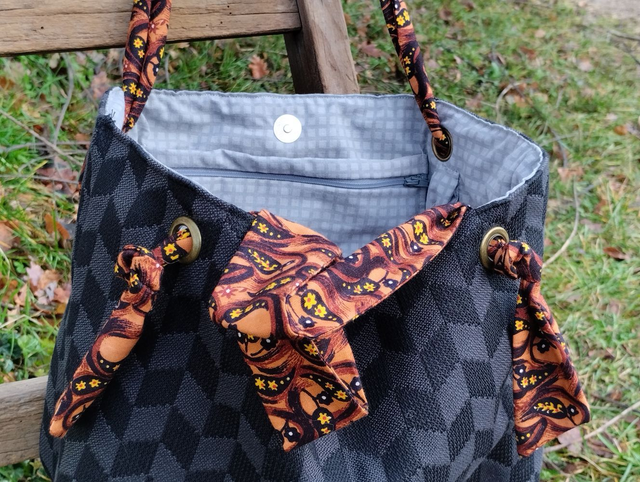 Sac cabas noir et gris doublé anses "foulard" imprimées safran marron