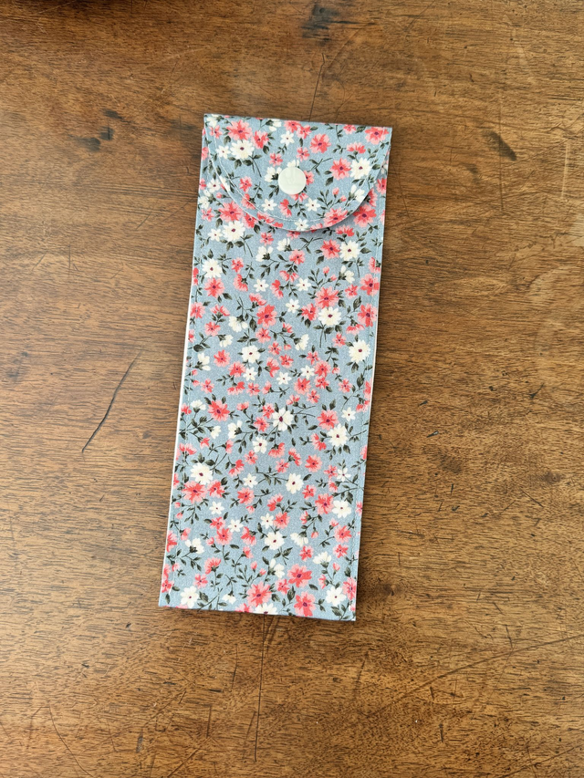 Étui à brosse à dents / ou à couverts