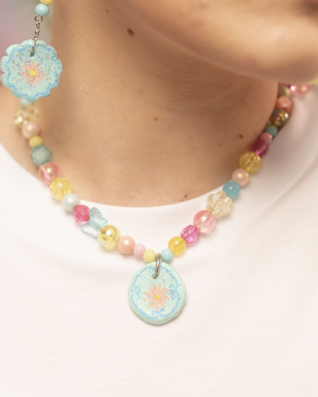 [Trucs en argile] Collier "pan pride" avec pendentif en argile