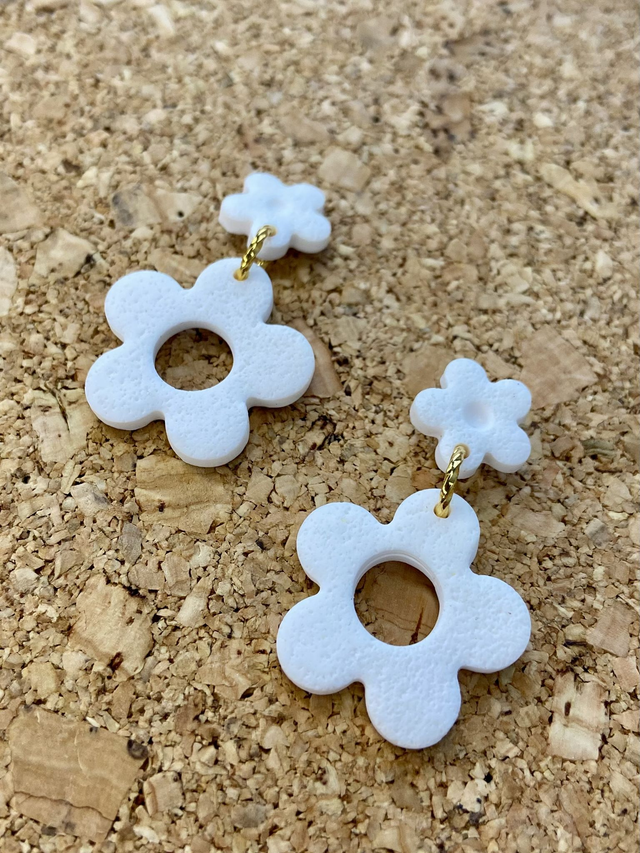 Boucles d'oreilles Fleur blanche