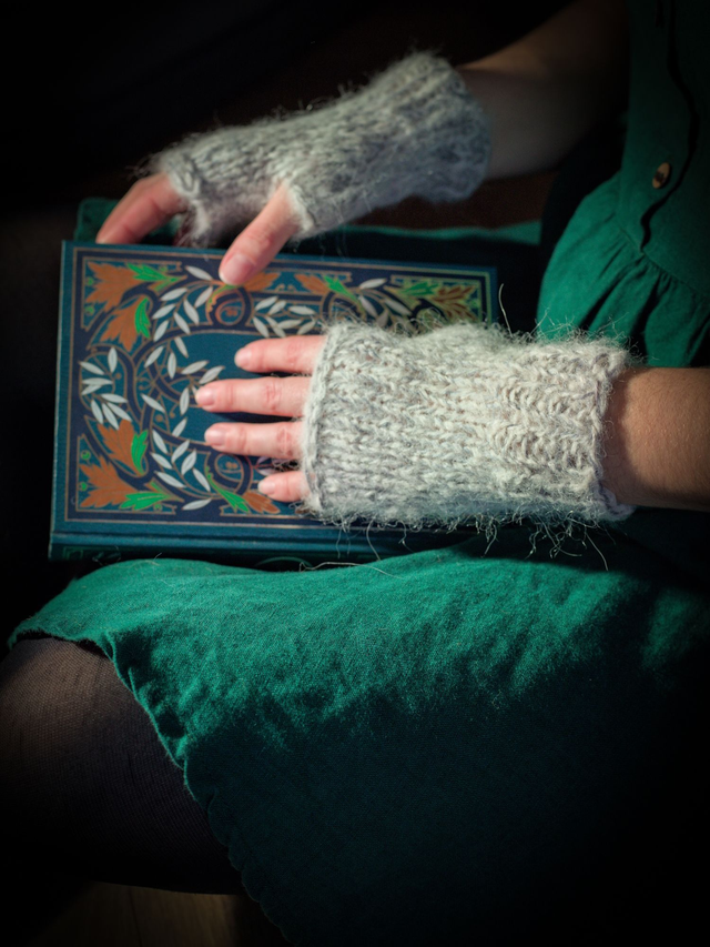 Mitaines en laine beige clair et nuances de gris