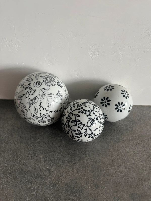 Lot de 3 boules decoratives en ceramique