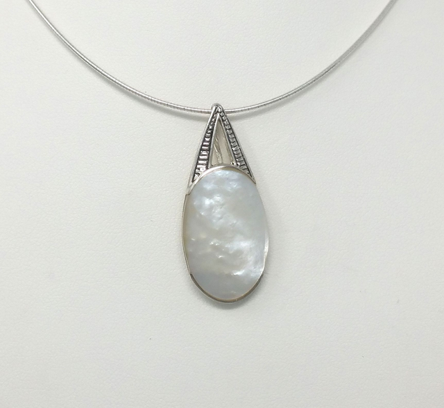 PENDENTIF OVALE NACRE BLANCHE PYRAMIDE ARGENT MASSIF - VENDU SANS CHAINE - 4473